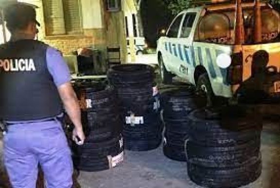 La Policía secuestró 16 cubiertas sin aval aduanero, valuadas en más de 800.000 pesos