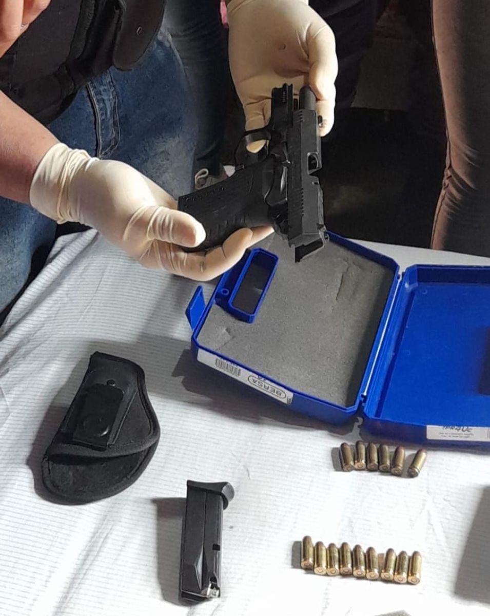  Dos sujetos amenazaron con arma de fuego a un vecino, uno de ellos fue detenido