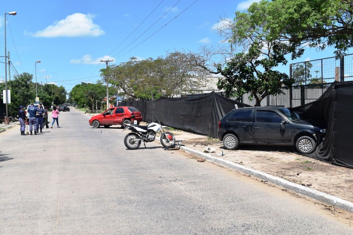 Sufrió un paro cardiorrespiratorio mientras conducía, colisionó con otro auto y falleció  