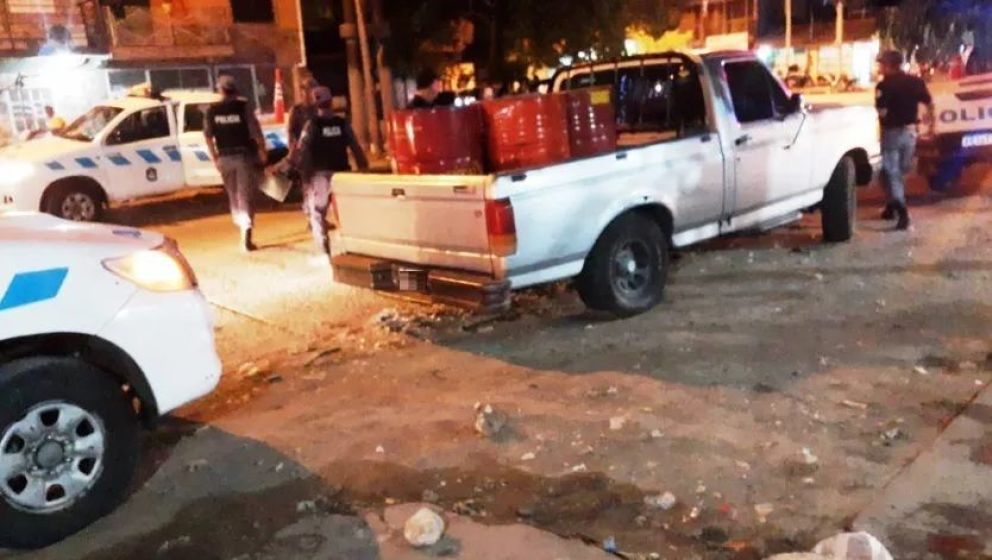 La policia secuestró combustible de contrabando en Naineck