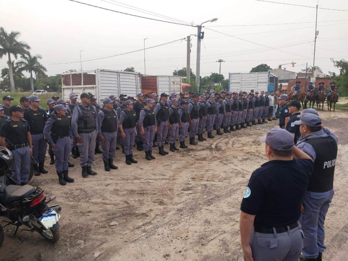  Con varios operativos en los distintos barrios de la capital la policía reforzó la seguridad ciudadana