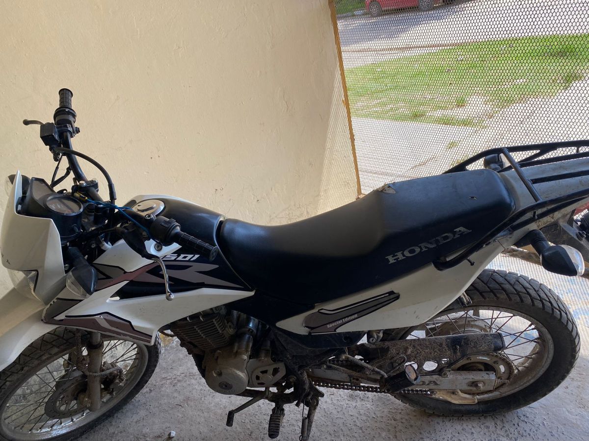 La Policía allanó una vivienda, detuvo a dos hombres que mantuvieron de rehén a su vecino